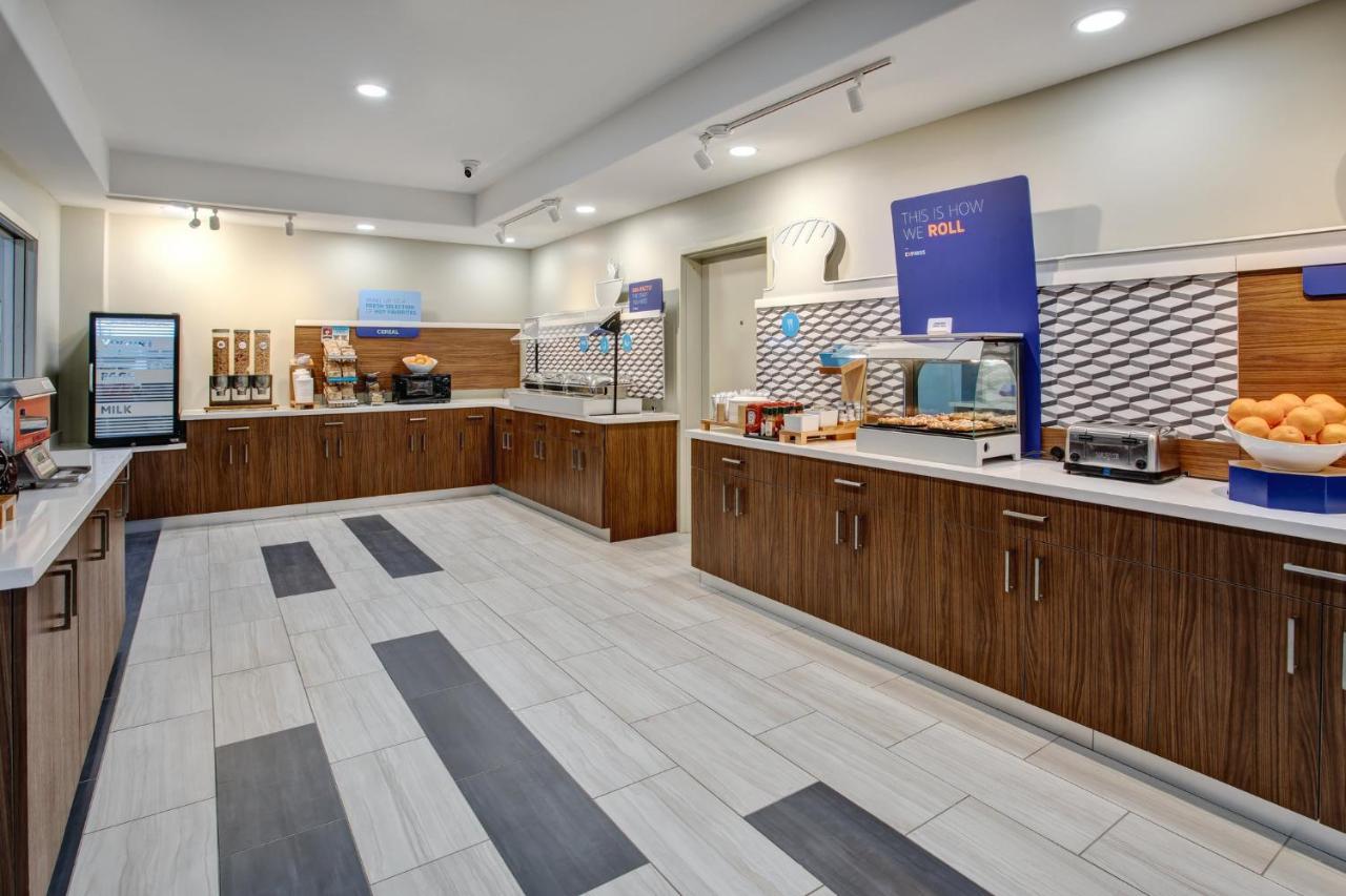 Holiday Inn Express Hotel And Suites Katy By Ihg Bagian luar foto