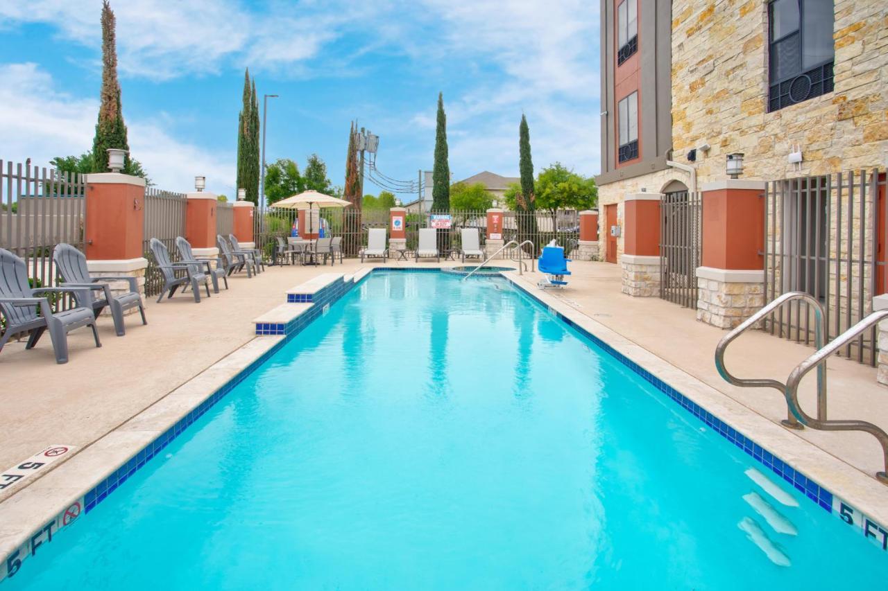 Holiday Inn Express Hotel And Suites Katy By Ihg Bagian luar foto