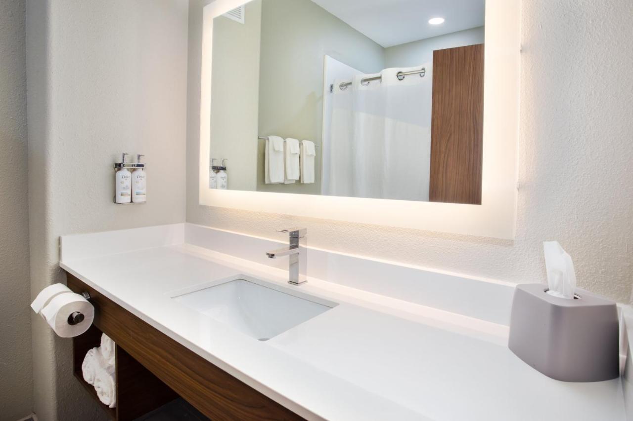 Holiday Inn Express Hotel And Suites Katy By Ihg Bagian luar foto